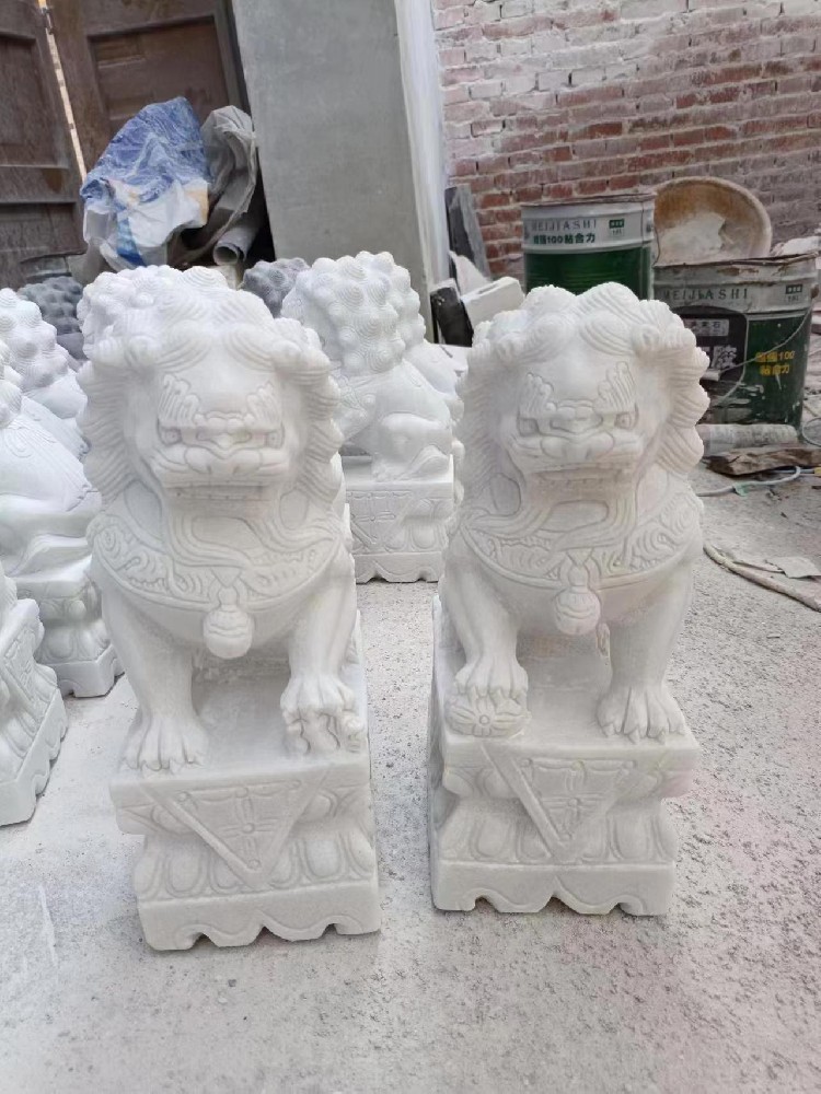 30厘米汉白玉精雕